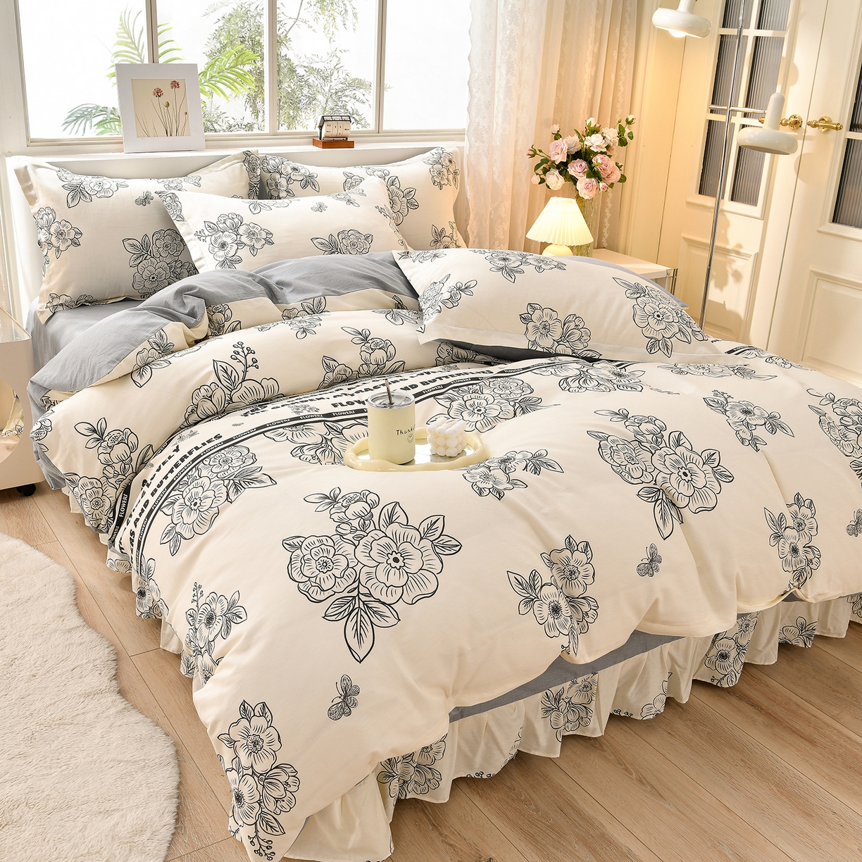 91家纺网 家纺一手货源 找家纺 绘萱家居 2025新款100%全棉床裙款斜纹印花四件套 赫本之风