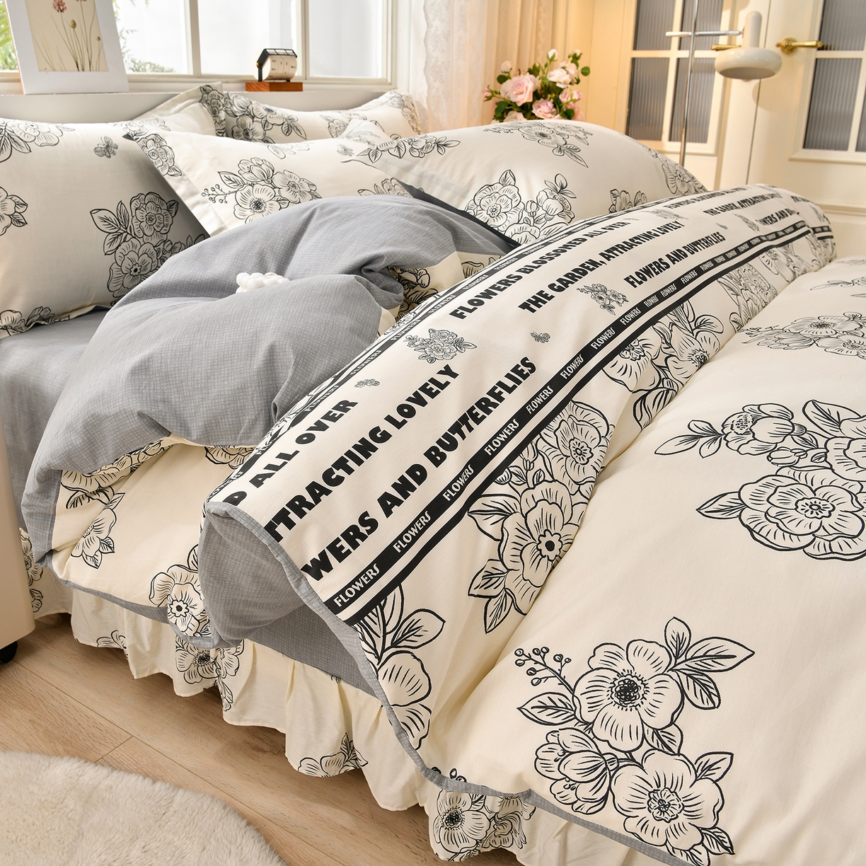 91家纺网 家纺一手货源 找家纺 绘萱家居 2025新款100%全棉床裙款斜纹印花四件套 赫本之风