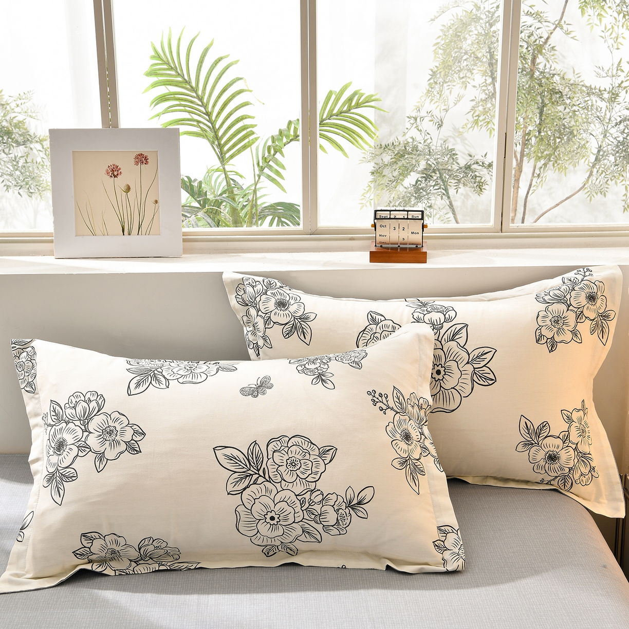 91家纺网 家纺一手货源 找家纺 绘萱家居 2025新款100%全棉床裙款斜纹印花四件套 赫本之风