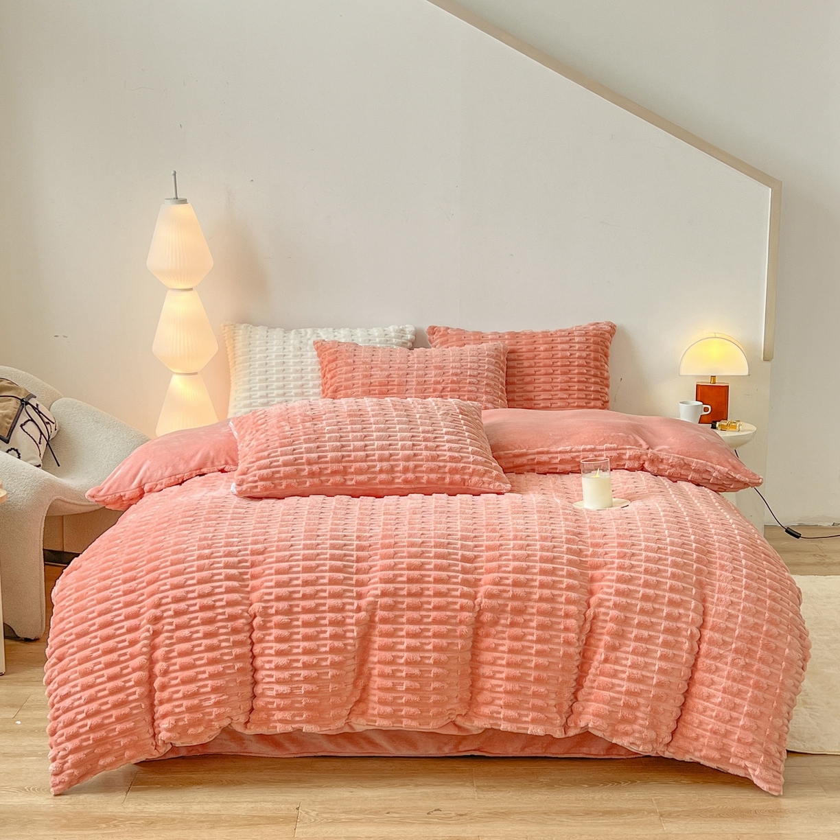 91家纺网 家纺一手货源 找家纺 爱彼家纺 2025新款糖果色兔兔绒套件秋冬加厚牛奶绒四件套-场景二 焦糖糖