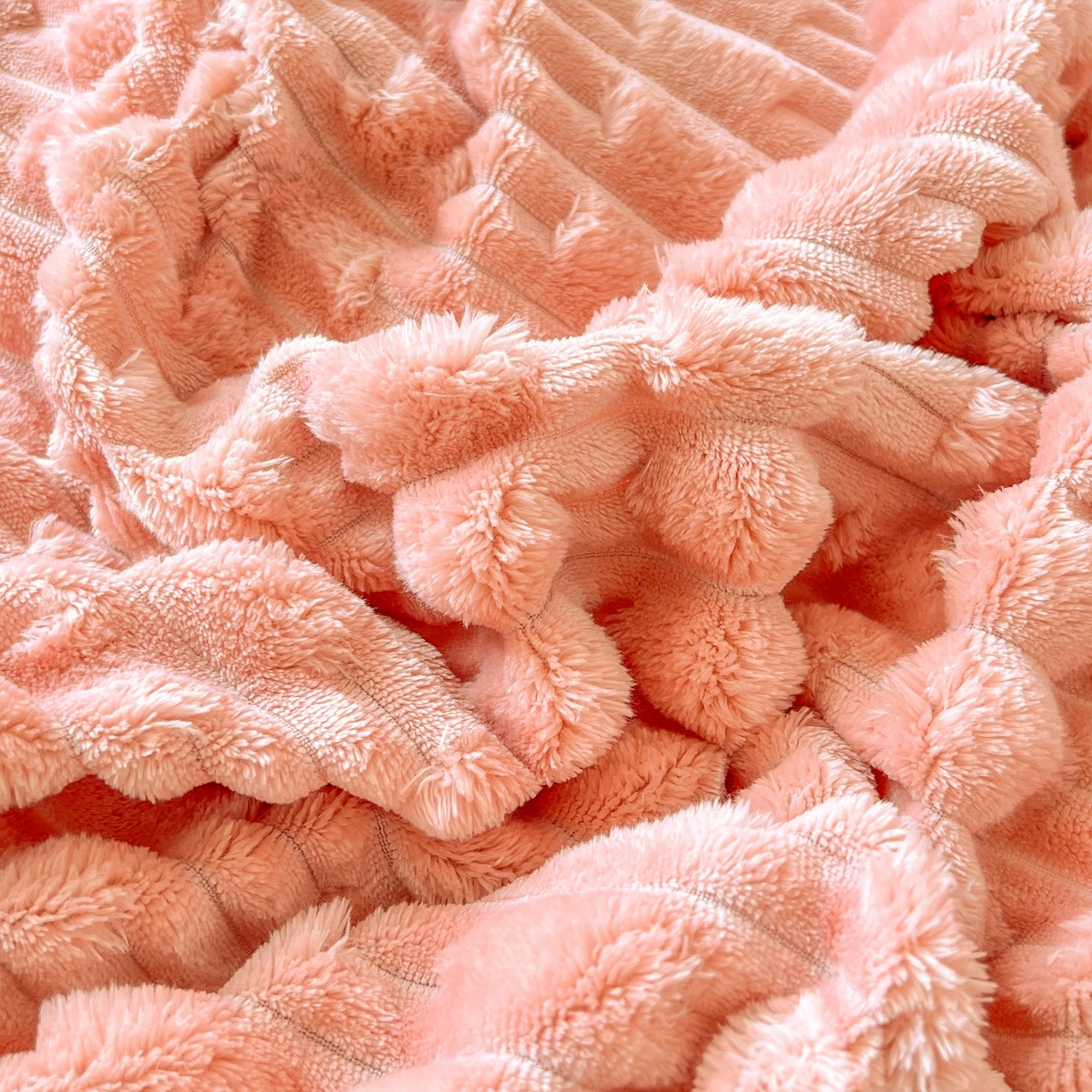 91家纺网 家纺一手货源 找家纺 爱彼家纺 2025新款糖果色兔兔绒套件秋冬加厚牛奶绒四件套-场景二 焦糖糖