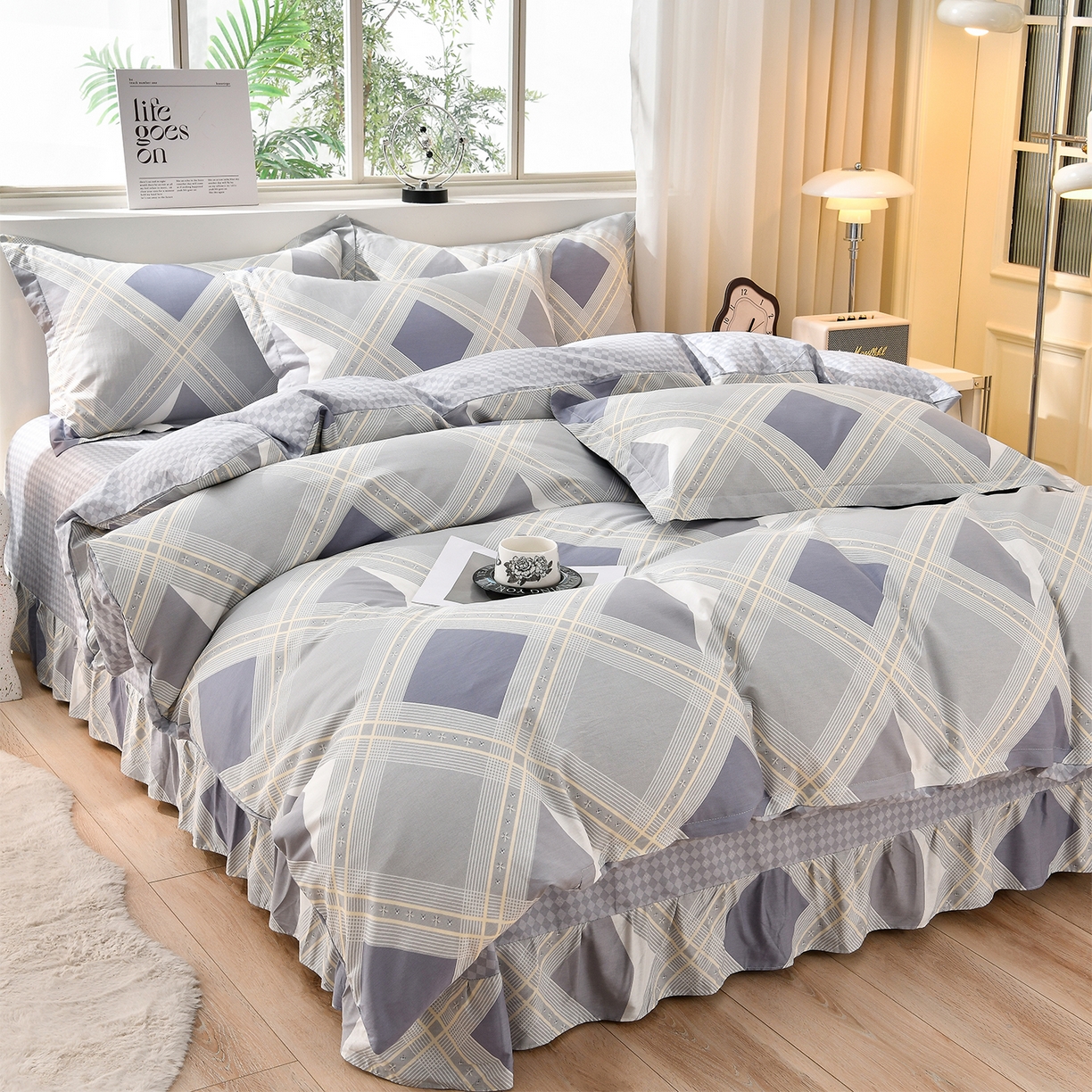 91家纺网 家纺一手货源 找家纺 绘萱家居 2025新款100%全棉床裙款斜纹印花四件套 简伯格