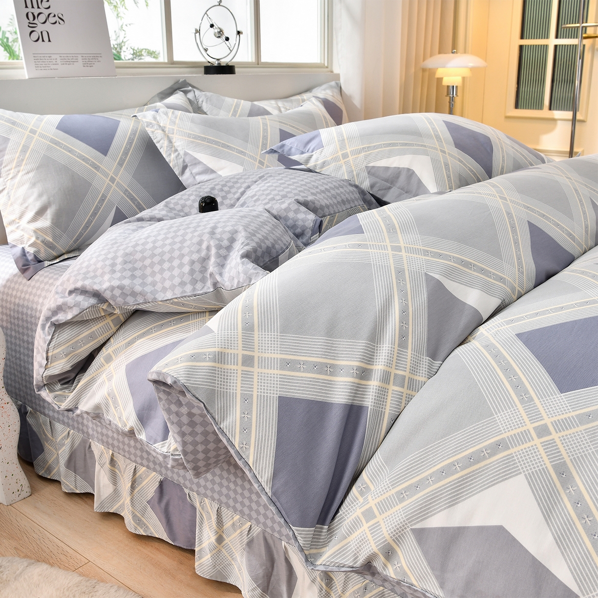 91家纺网 家纺一手货源 找家纺 绘萱家居 2025新款100%全棉床裙款斜纹印花四件套 简伯格