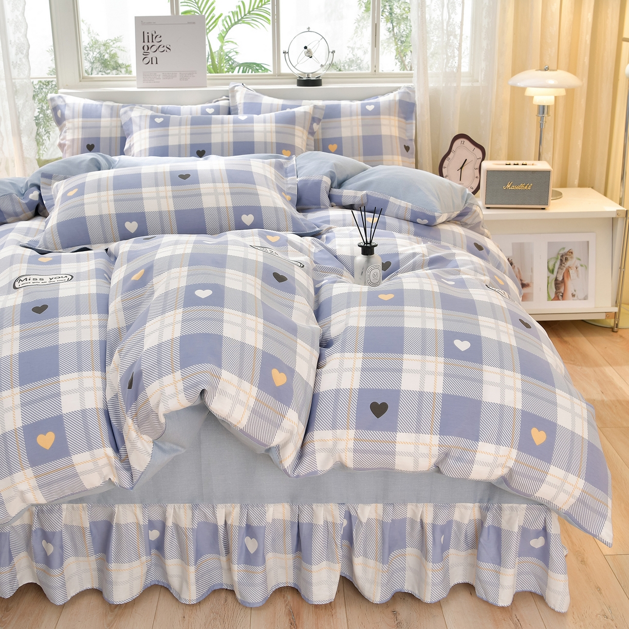 91家纺网 家纺一手货源 找家纺 绘萱家居 2025新款100%全棉床裙款斜纹印花四件套 青春格调