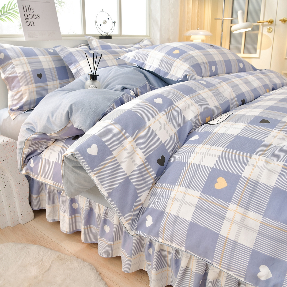 91家纺网 家纺一手货源 找家纺 绘萱家居 2025新款100%全棉床裙款斜纹印花四件套 青春格调