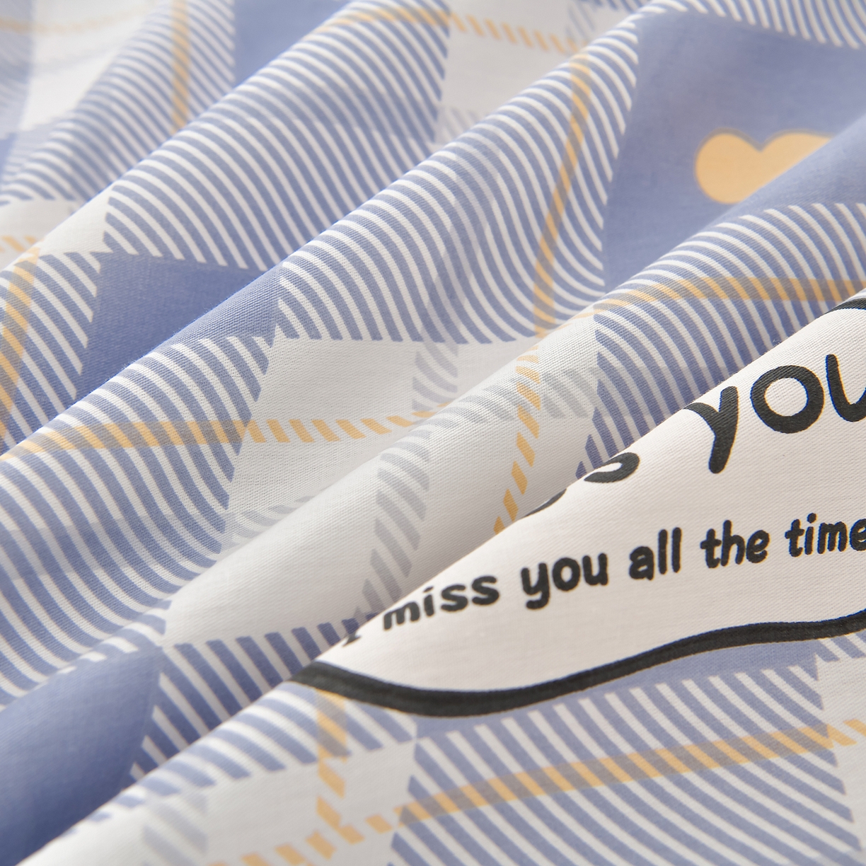 91家纺网 家纺一手货源 找家纺 绘萱家居 2025新款100%全棉床裙款斜纹印花四件套 青春格调