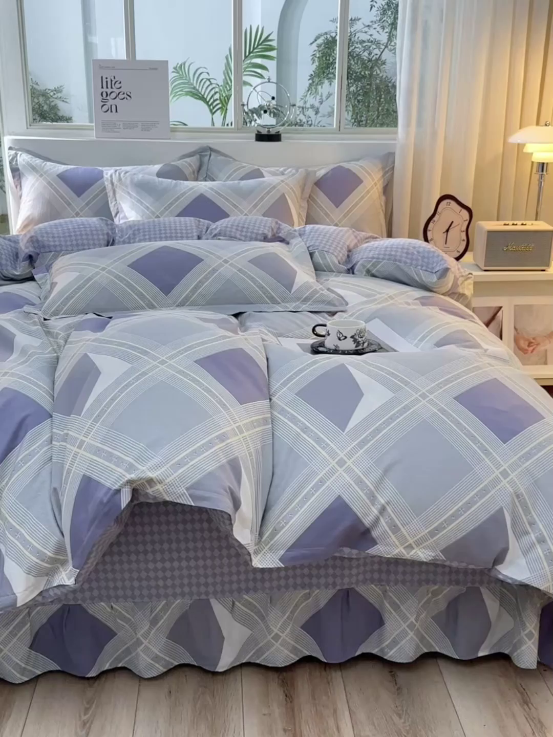 91家纺网 家纺一手货源 找家纺 绘萱家居 2025新款100%全棉床裙款斜纹印花四件套 简伯格