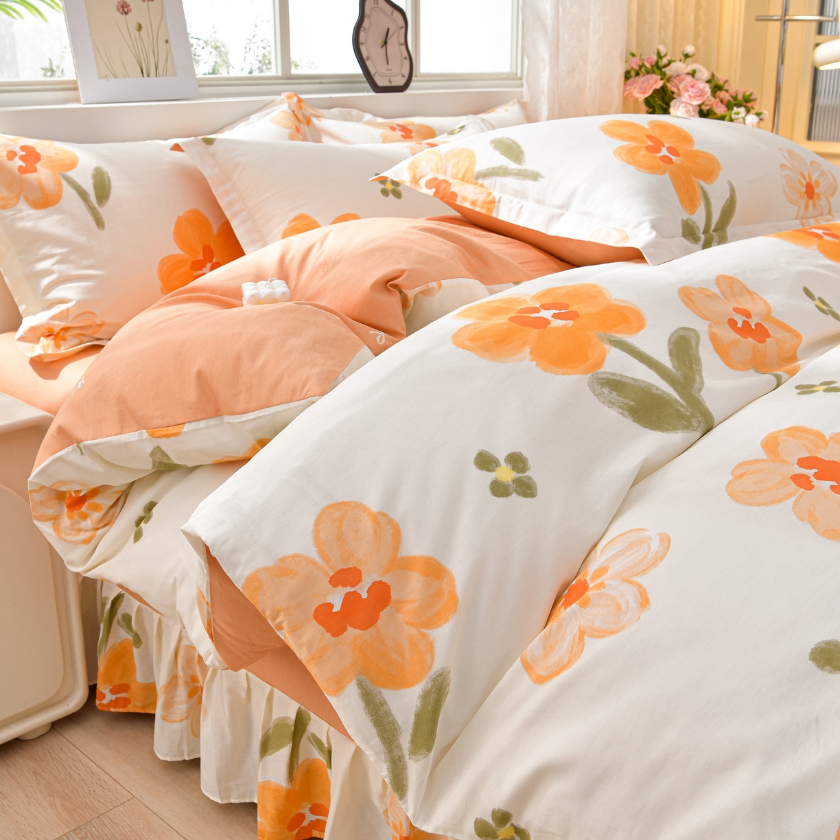 91家纺网 家纺一手货源 找家纺 绘萱家居 2025新款100%全棉床裙款斜纹印花四件套 情意绵绵