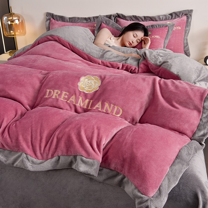 91家纺网 家纺一手货源 找家纺 （总）云恋家纺 2025新款加厚刺绣牛奶绒四件套--梦想款