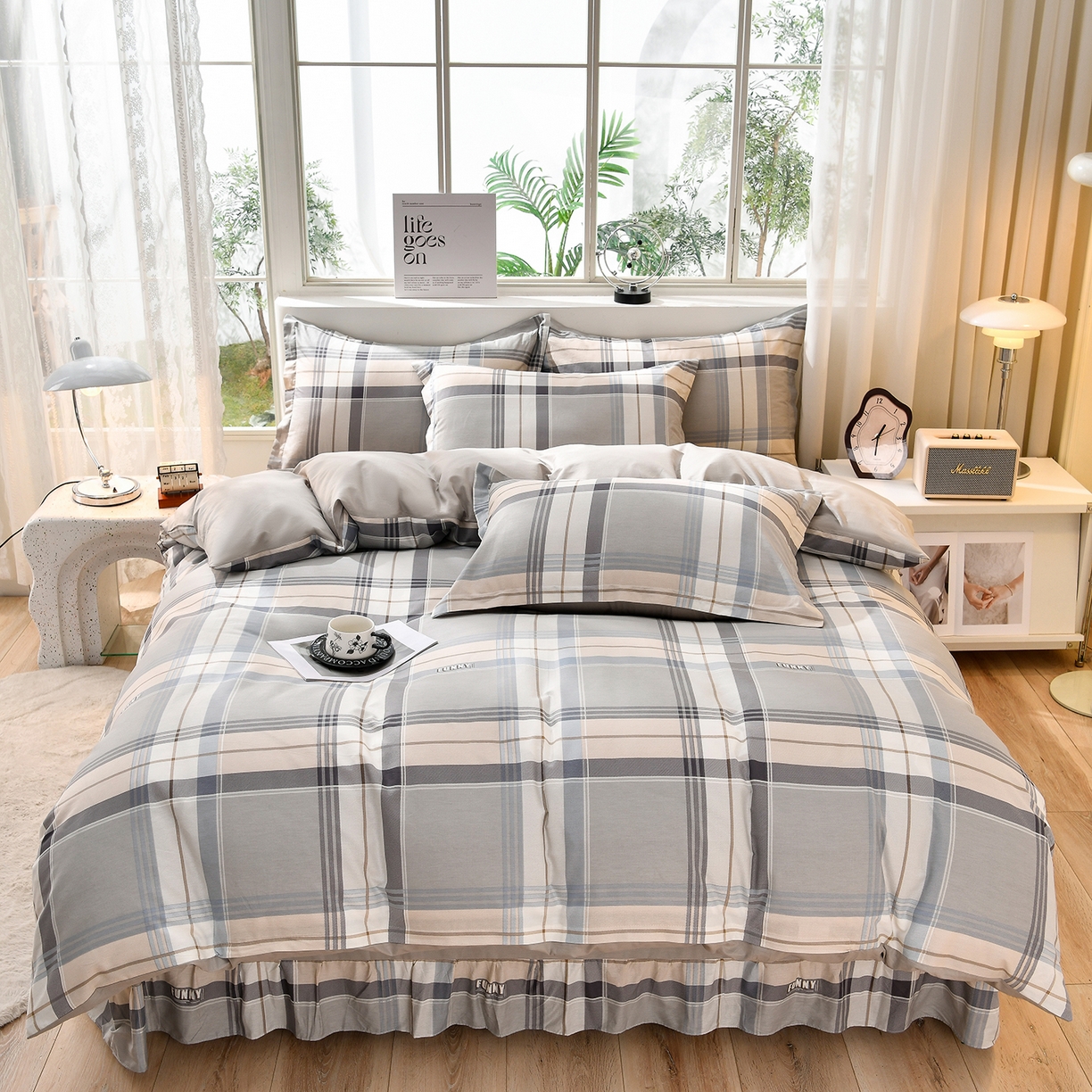 91家纺网 家纺一手货源 找家纺 绘萱家居 2025新款100%全棉床裙款斜纹印花四件套 格律