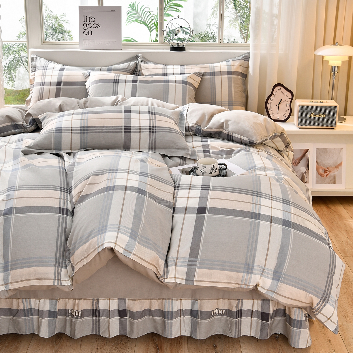 91家纺网 家纺一手货源 找家纺 绘萱家居 2025新款100%全棉床裙款斜纹印花四件套 格律