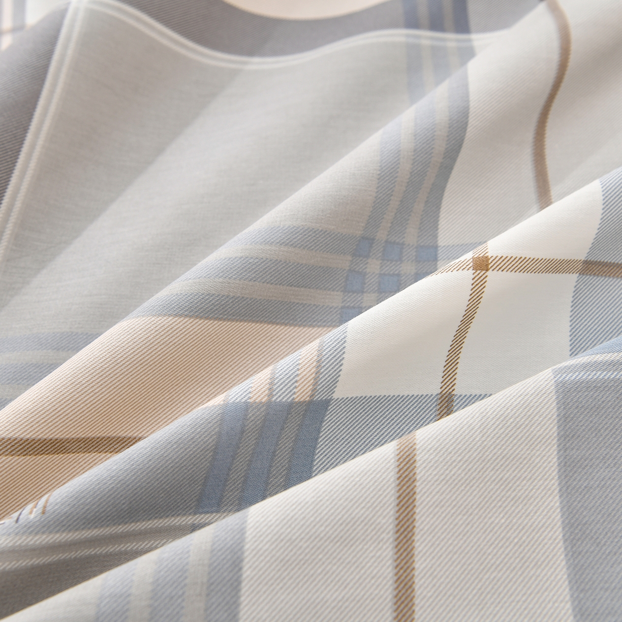 91家纺网 家纺一手货源 找家纺 绘萱家居 2025新款100%全棉床裙款斜纹印花四件套 格律