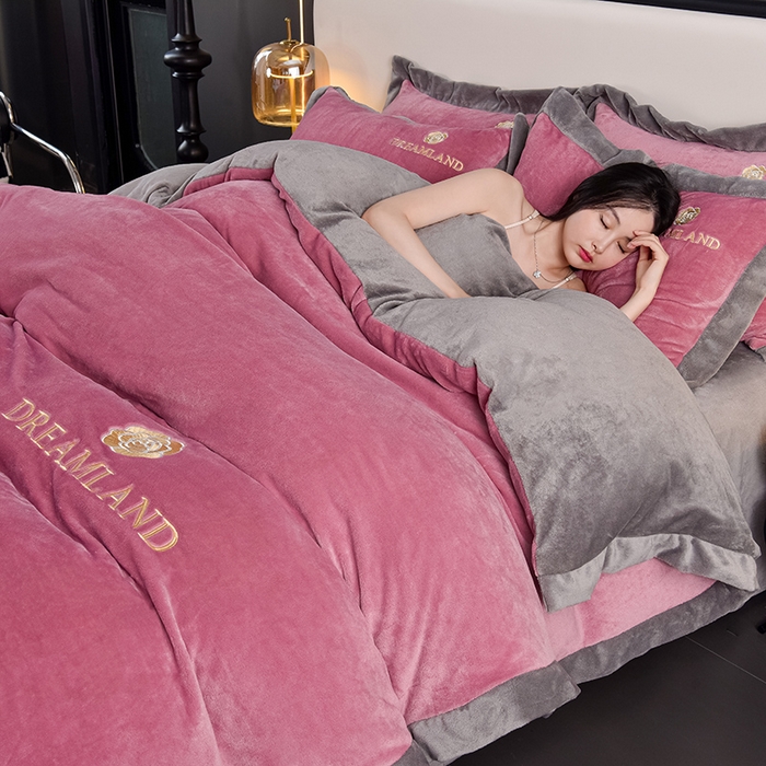 91家纺网 家纺一手货源 找家纺 云恋家纺 2025新款加厚刺绣牛奶绒四件套--梦想款 梦想-豆沙灰