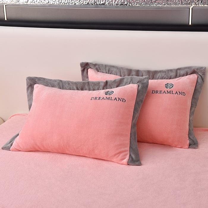 91家纺网 家纺一手货源 找家纺 云恋家纺 2025新款加厚刺绣牛奶绒四件套--梦想款 梦想-粉色