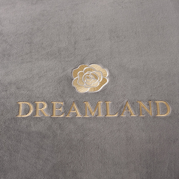 91家纺网 家纺一手货源 找家纺 云恋家纺 2025新款加厚刺绣牛奶绒四件套--梦想款 梦想-灰拼金