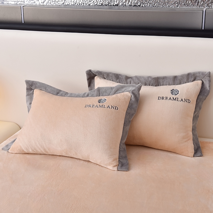 91家纺网 家纺一手货源 找家纺 云恋家纺 2025新款加厚刺绣牛奶绒四件套--梦想款 梦想-金色