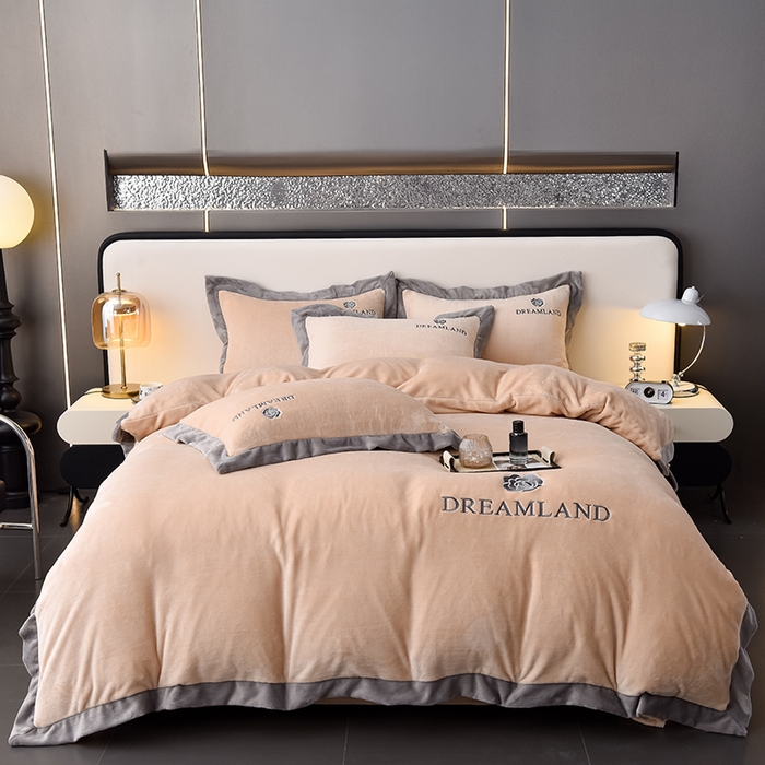 91家纺网 家纺一手货源 找家纺 云恋家纺 2025新款加厚刺绣牛奶绒四件套--梦想款 梦想-金色