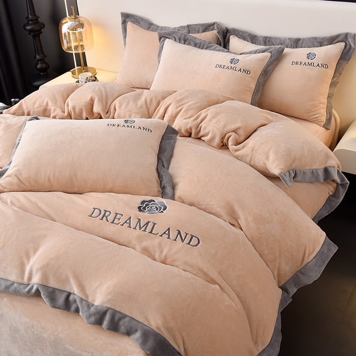 91家纺网 家纺一手货源 找家纺 云恋家纺 2025新款加厚刺绣牛奶绒四件套--梦想款 梦想-金色