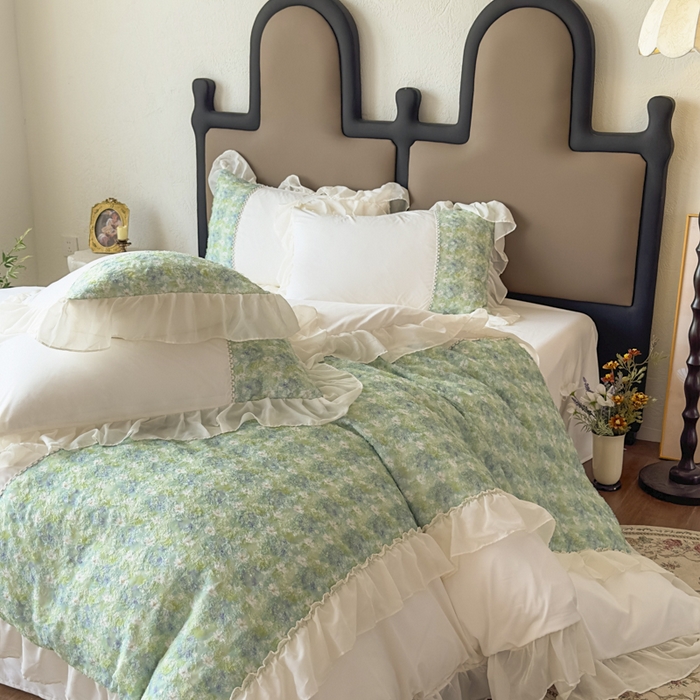 91家纺网 家纺一手货源 找家纺 鼎丰家纺 2025新款法式高定雪纺花边四件套（提供买家秀） 绿野雏语-奶白