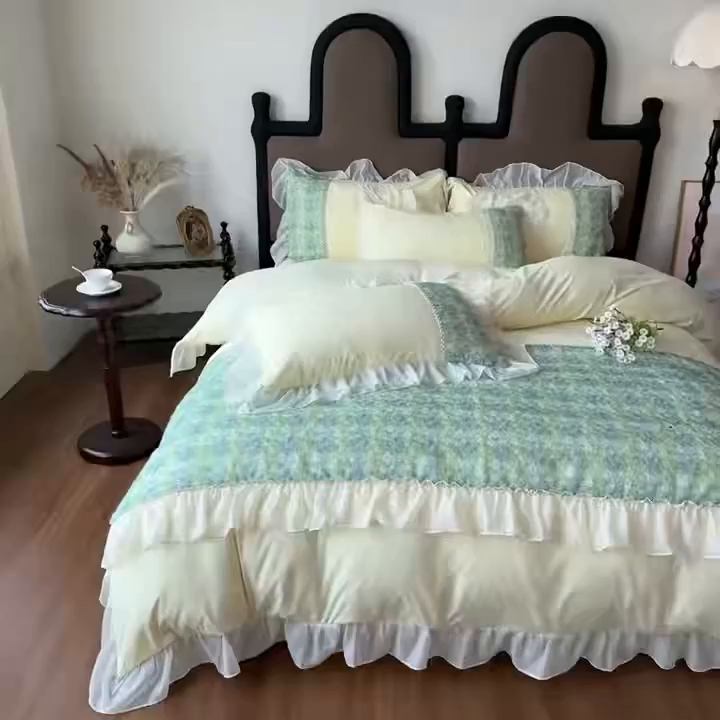 91家纺网 家纺一手货源 找家纺 鼎丰家纺 2025新款法式高定雪纺花边四件套（提供买家秀） 绿野雏语-米色