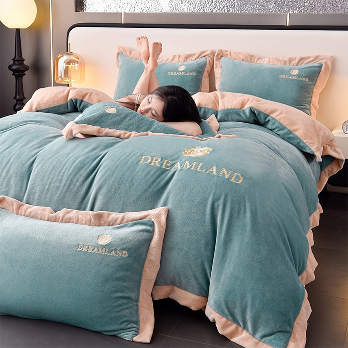 91家纺网 家纺一手货源 找家纺 云恋家纺 2025新款加厚刺绣牛奶绒四件套--梦想款 梦想-蓝拼金