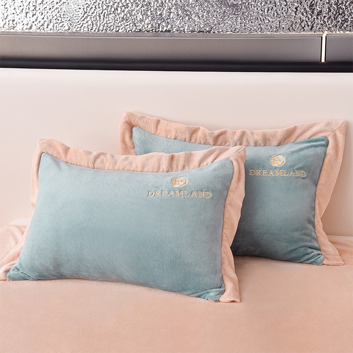 91家纺网 家纺一手货源 找家纺 云恋家纺 2025新款加厚刺绣牛奶绒四件套--梦想款 梦想-蓝拼金