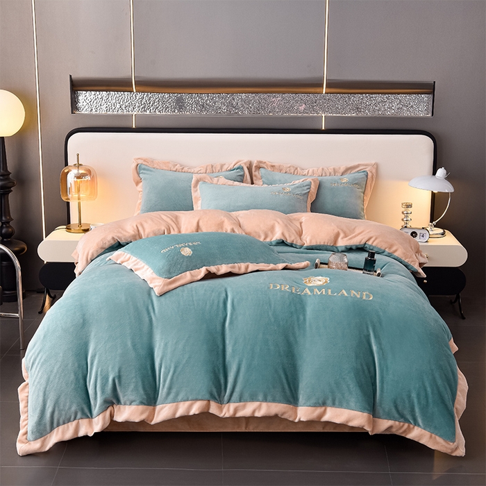 91家纺网 家纺一手货源 找家纺 云恋家纺 2025新款加厚刺绣牛奶绒四件套--梦想款 梦想-蓝拼金