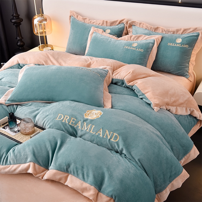 91家纺网 家纺一手货源 找家纺 云恋家纺 2025新款加厚刺绣牛奶绒四件套--梦想款 梦想-蓝拼金