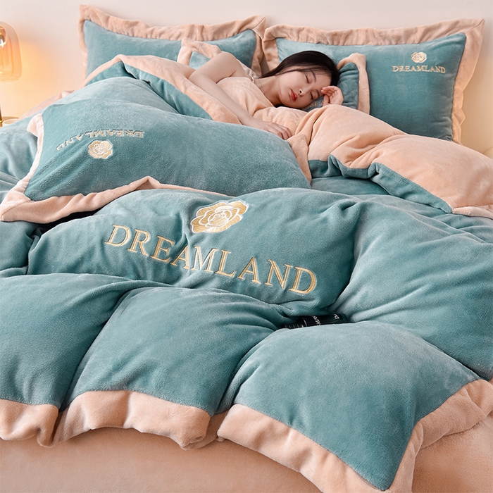 91家纺网 家纺一手货源 找家纺 云恋家纺 2025新款加厚刺绣牛奶绒四件套--梦想款 梦想-蓝拼金