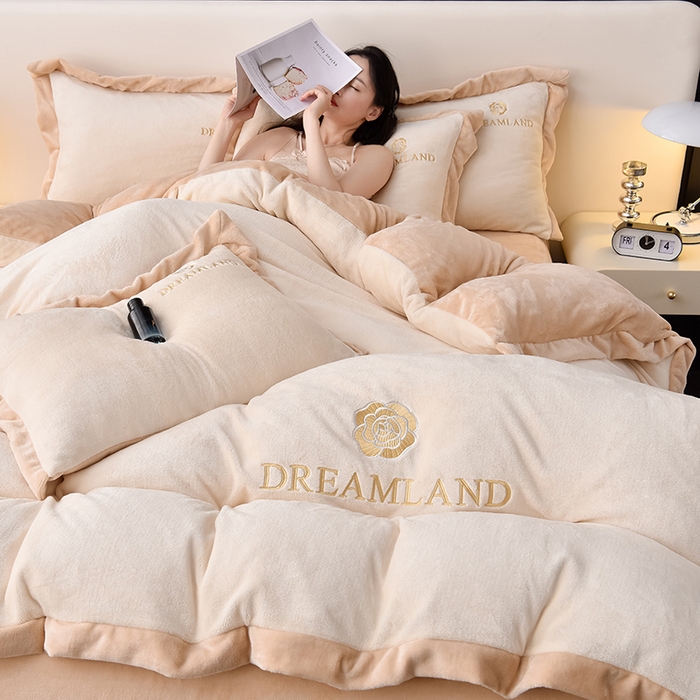 云恋家纺 2025新款加厚刺绣牛奶绒四件套--梦想款 梦想-米拼金
