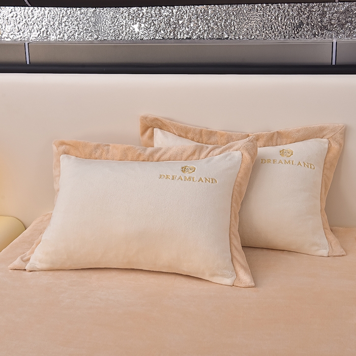 91家纺网 家纺一手货源 找家纺 云恋家纺 2025新款加厚刺绣牛奶绒四件套--梦想款 梦想-米拼金