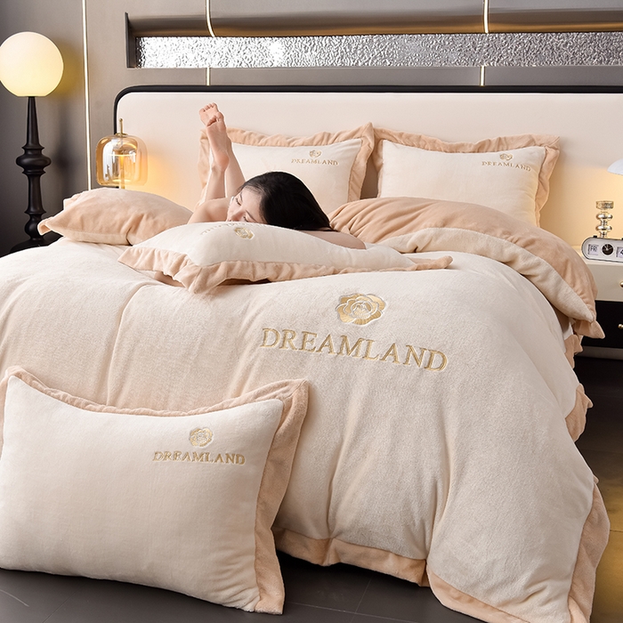 91家纺网 家纺一手货源 找家纺 云恋家纺 2025新款加厚刺绣牛奶绒四件套--梦想款 梦想-米拼金