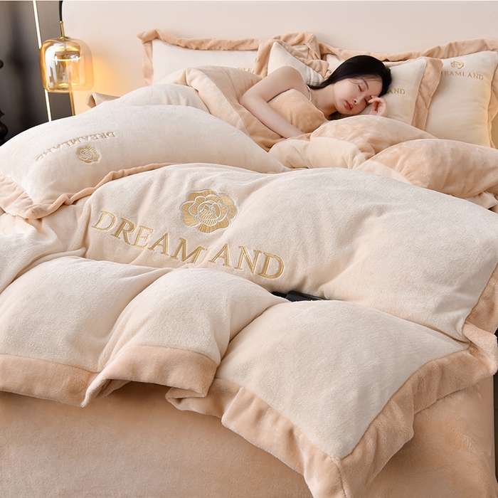 91家纺网 家纺一手货源 找家纺 云恋家纺 2025新款加厚刺绣牛奶绒四件套--梦想款 梦想-米拼金