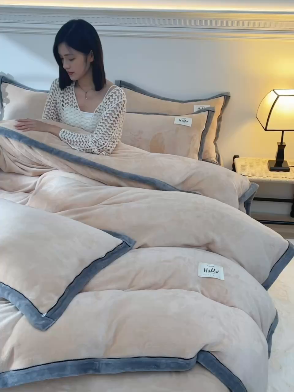 91家纺网 家纺一手货源 找家纺 云恋家纺 纯色双面绒牛奶绒床上用品四件套加厚绒法兰绒床笠被套罩床单双人 青春-金色