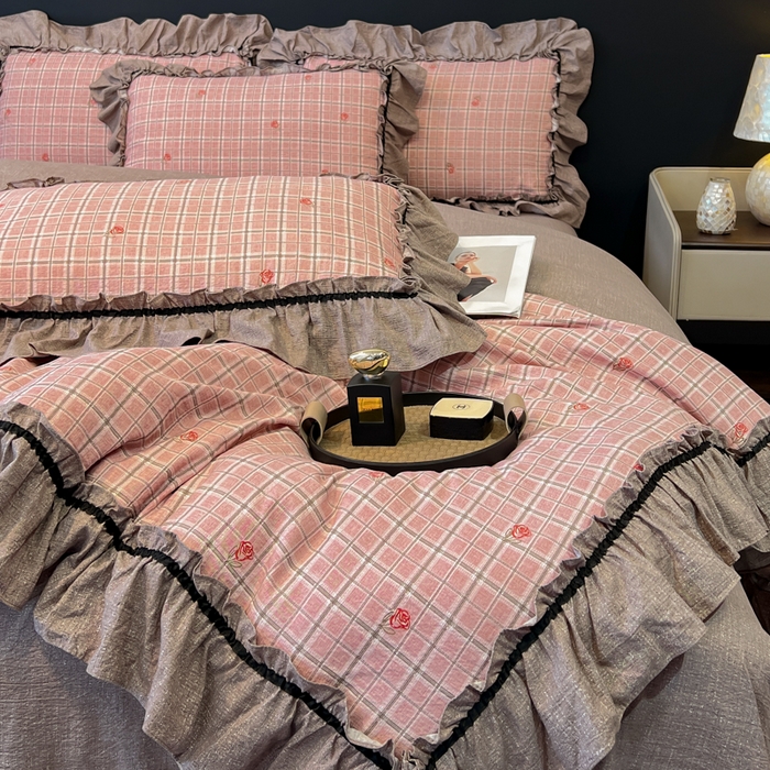 91家纺网 家纺一手货源 找家纺 玉海棠家纺 2025新款法式花边棉麻四件套 红格玫瑰