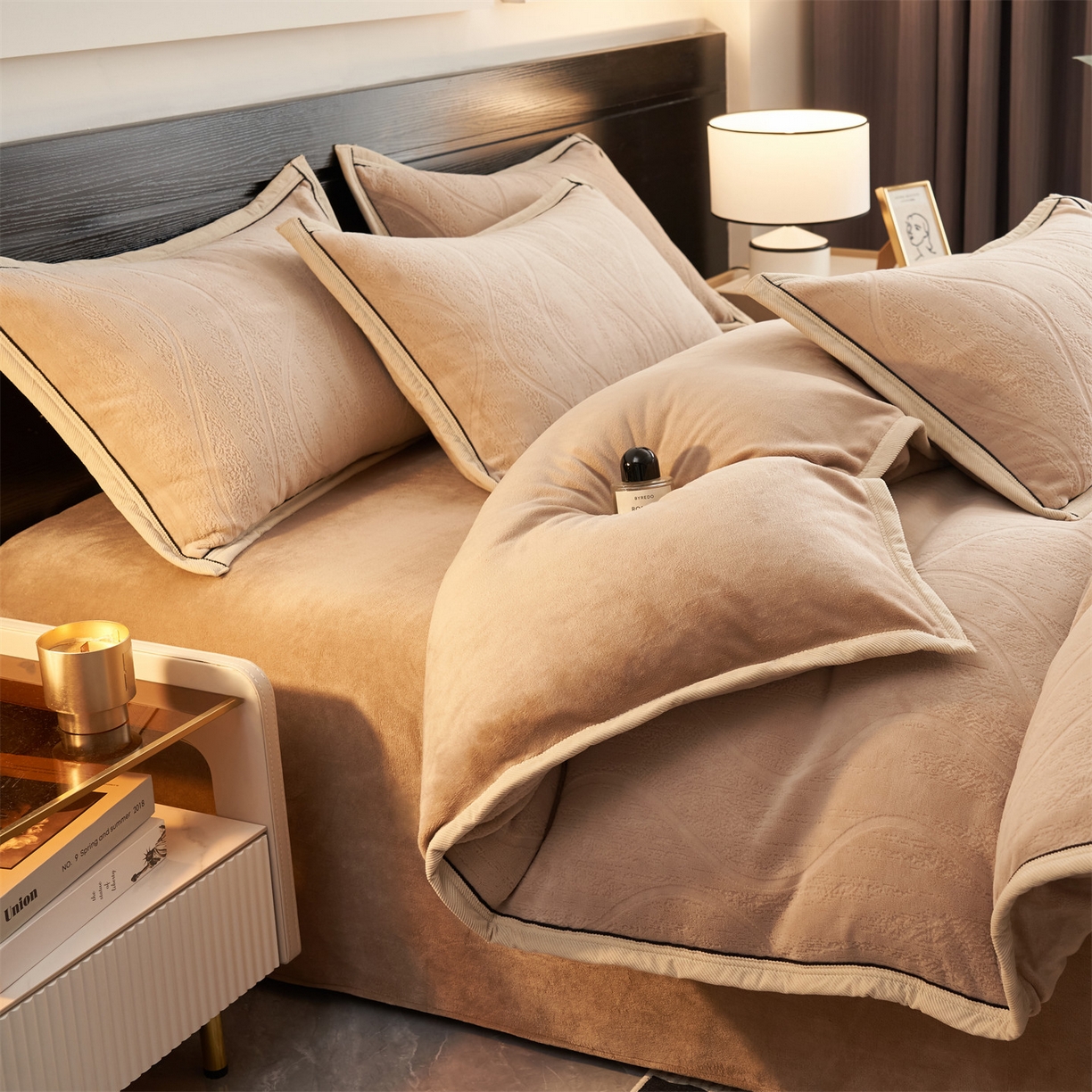 91家纺网 家纺一手货源 找家纺 （总）恒爱家纺 2025新款牛奶绒纯色烂花四件套