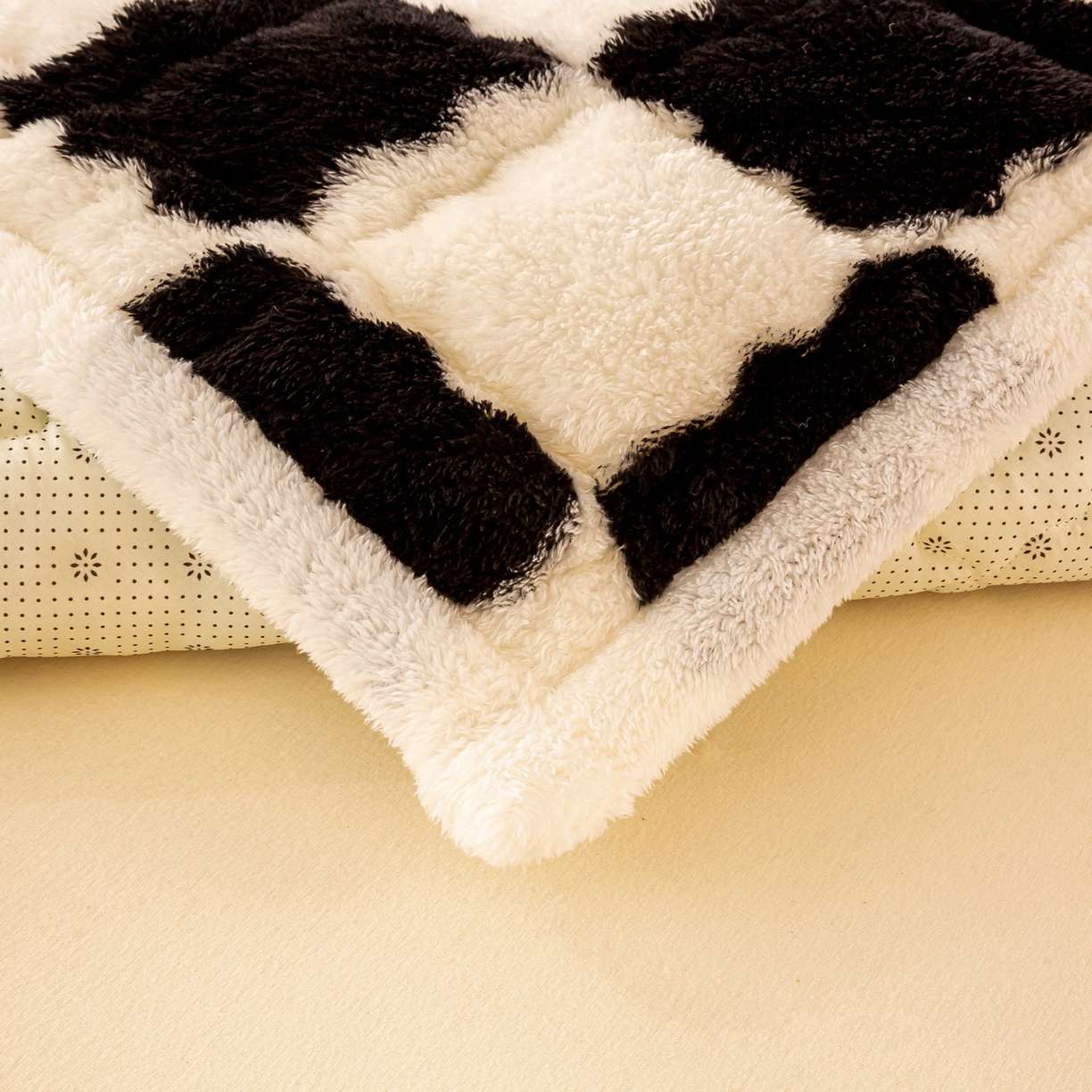 91家纺网 家纺一手货源 找家纺 （总）眠势力 2025新款北极绒床垫加绒牛奶绒床褥子秋冬保暖珊瑚绒夹棉床护垫