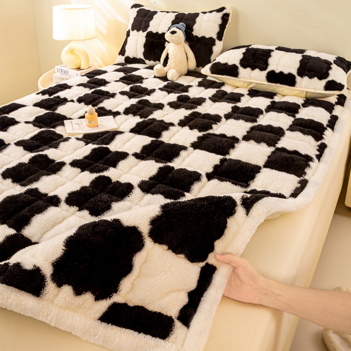 91家纺网 家纺一手货源 找家纺 （总）眠势力 2025新款北极绒床垫加绒牛奶绒床褥子秋冬保暖珊瑚绒夹棉床护垫