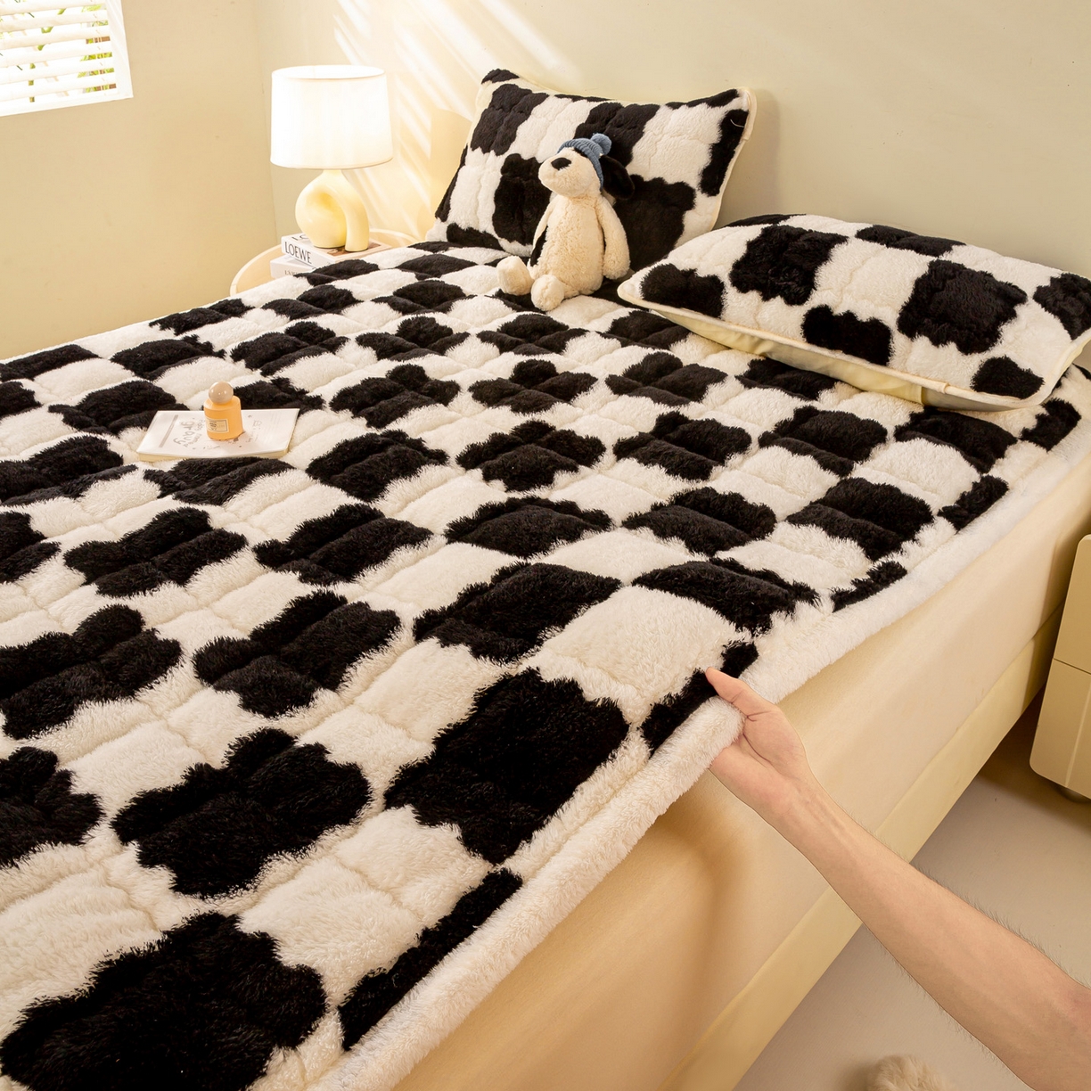 91家纺网 家纺一手货源 找家纺 （总）眠势力 2025新款北极绒床垫加绒牛奶绒床褥子秋冬保暖珊瑚绒夹棉床护垫