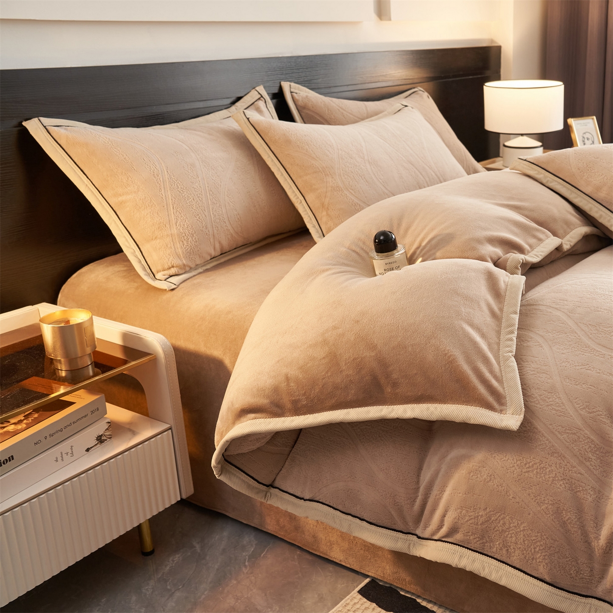 91家纺网 家纺一手货源 找家纺 恒爱家纺 2025新款牛奶绒纯色烂花四件套 卡曼-卡其