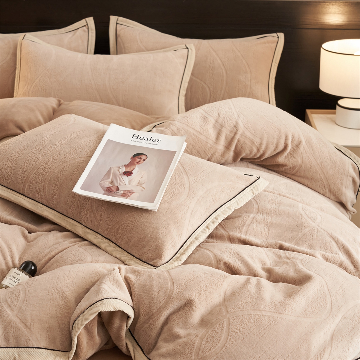 91家纺网 家纺一手货源 找家纺 恒爱家纺 2025新款牛奶绒纯色烂花四件套 卡曼-卡其