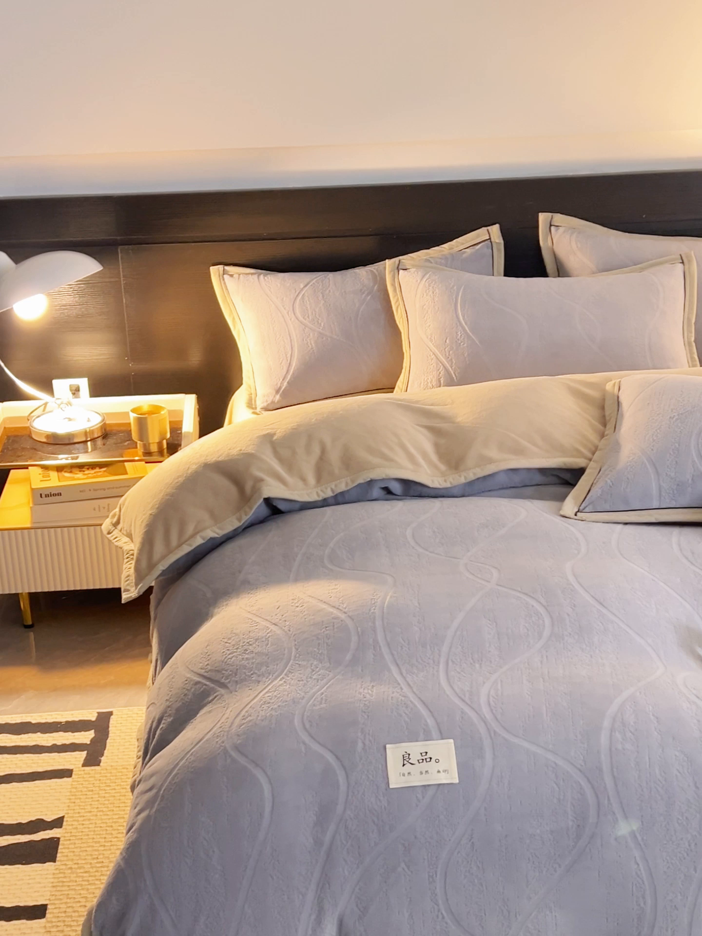 91家纺网 家纺一手货源 找家纺 恒爱家纺 2025新款牛奶绒纯色烂花四件套 卡曼-绅士灰