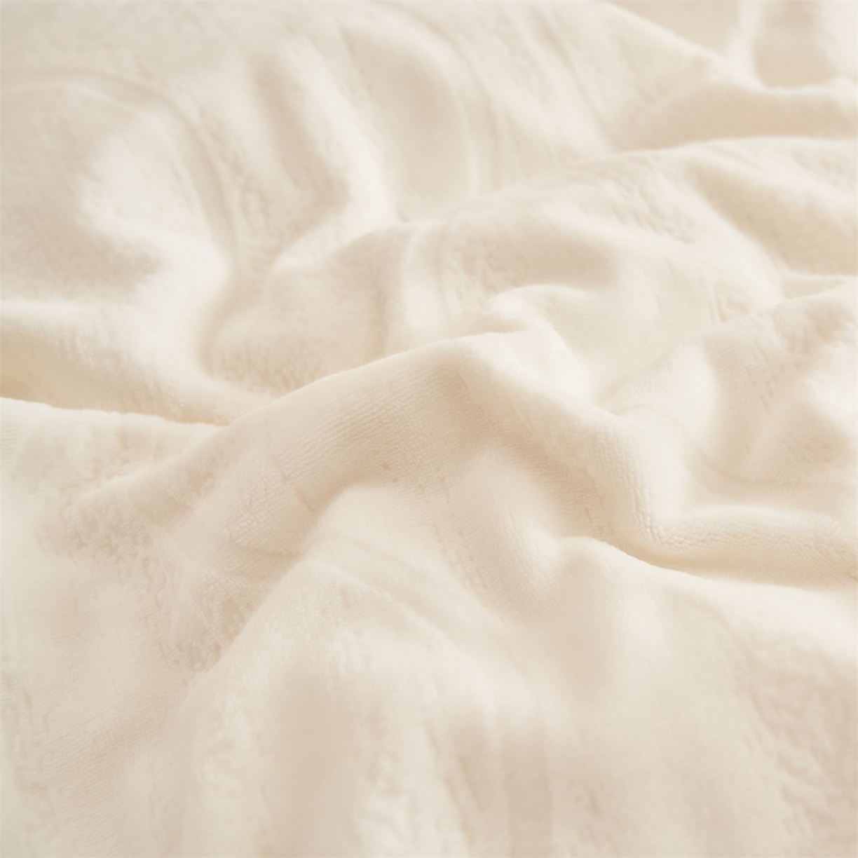 91家纺网 家纺一手货源 找家纺 恒爱家纺 2025新款牛奶绒纯色烂花四件套 卡曼-象牙白