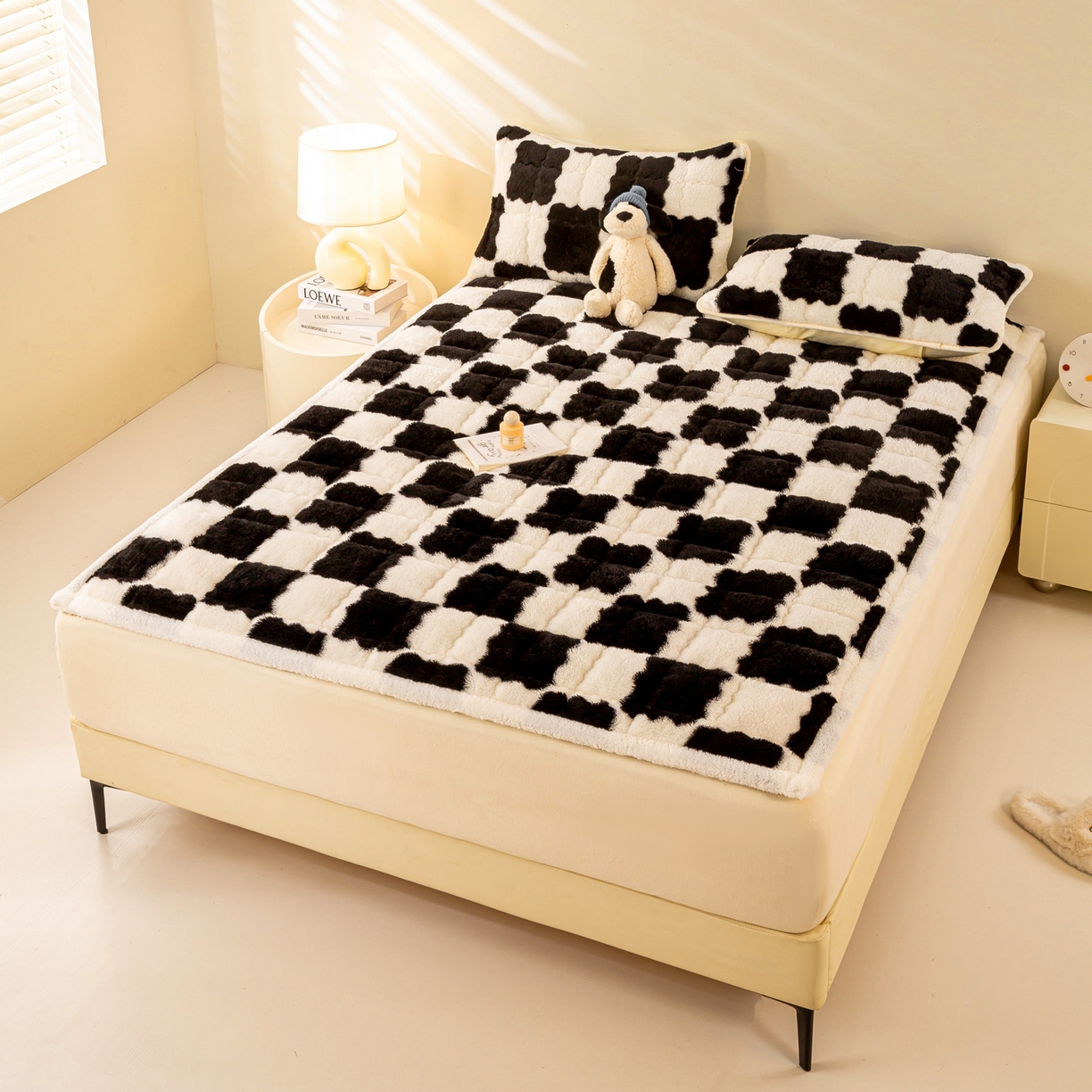 91家纺网 家纺一手货源 找家纺 眠势力 2025新款北极绒床垫加绒牛奶绒床褥子秋冬保暖珊瑚绒夹棉床护垫 棋盘格-幽远黑