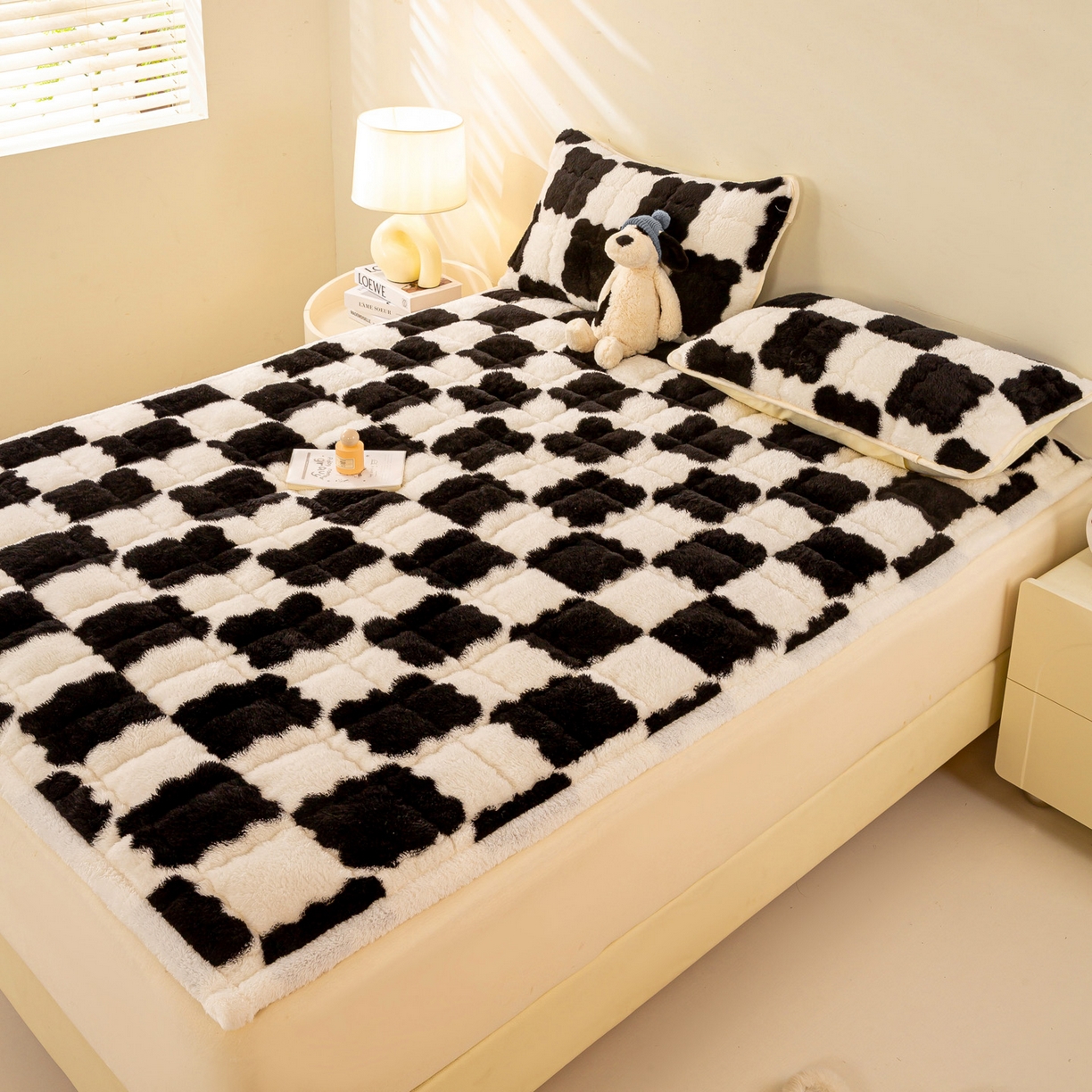 91家纺网 家纺一手货源 找家纺 眠势力 2025新款北极绒床垫加绒牛奶绒床褥子秋冬保暖珊瑚绒夹棉床护垫 棋盘格-幽远黑