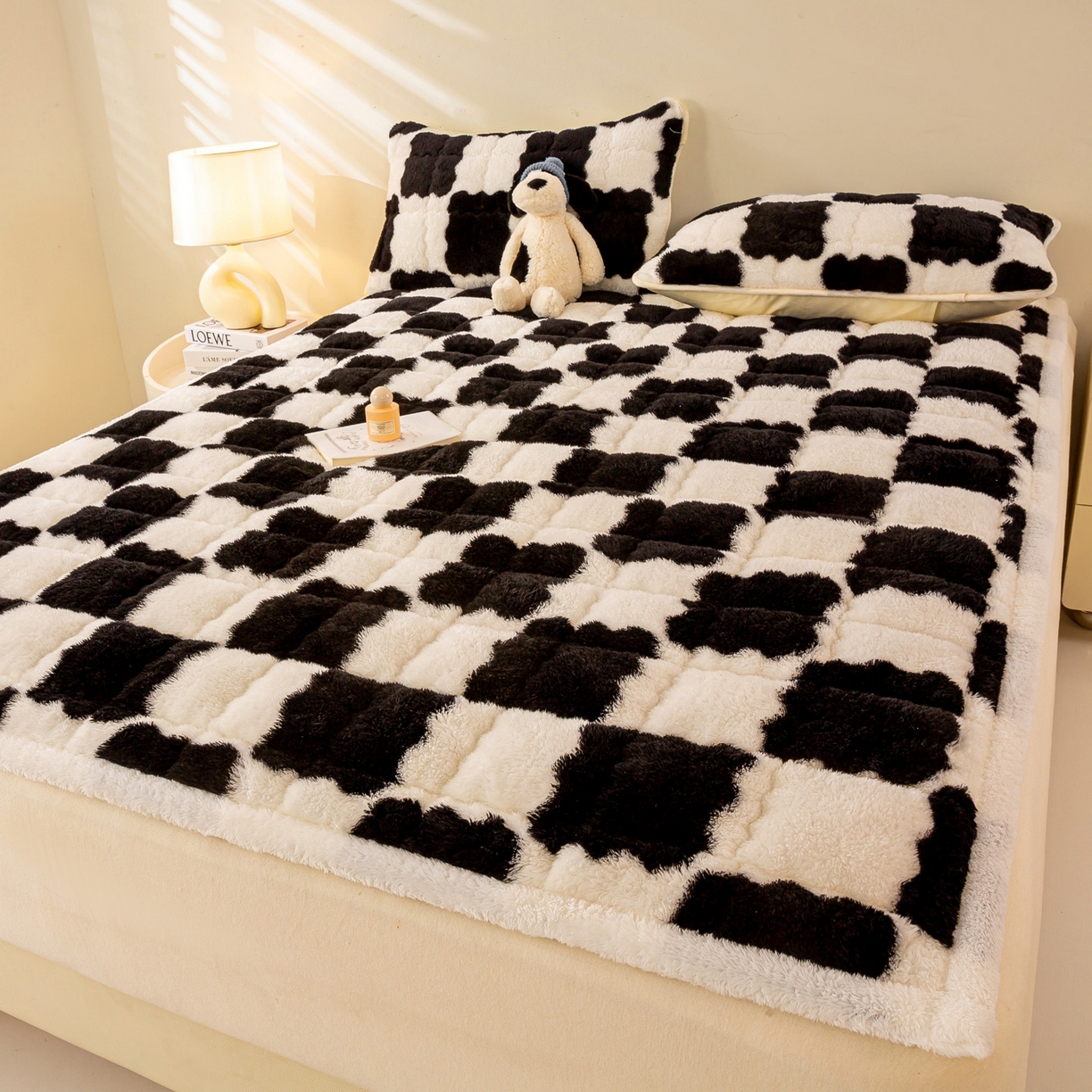 91家纺网 家纺一手货源 找家纺 眠势力 2025新款北极绒床垫加绒牛奶绒床褥子秋冬保暖珊瑚绒夹棉床护垫 棋盘格-幽远黑