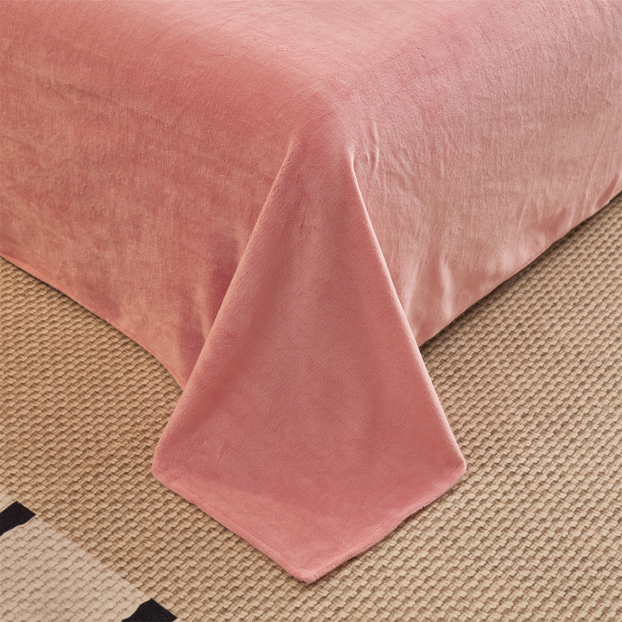 91家纺网 家纺一手货源 找家纺 恒爱家纺 2025新款牛奶绒纯色烂花四件套 雾绕山岚-豆沙