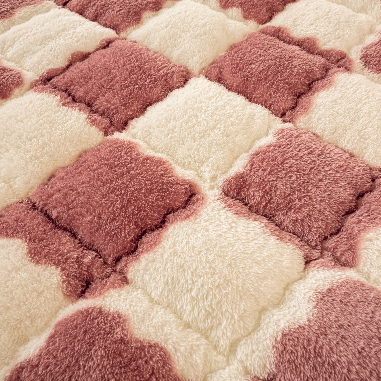 91家纺网 家纺一手货源 找家纺 眠势力 2025新款北极绒床垫加绒牛奶绒床褥子秋冬保暖珊瑚绒夹棉床护垫 棋盘格-豆沙