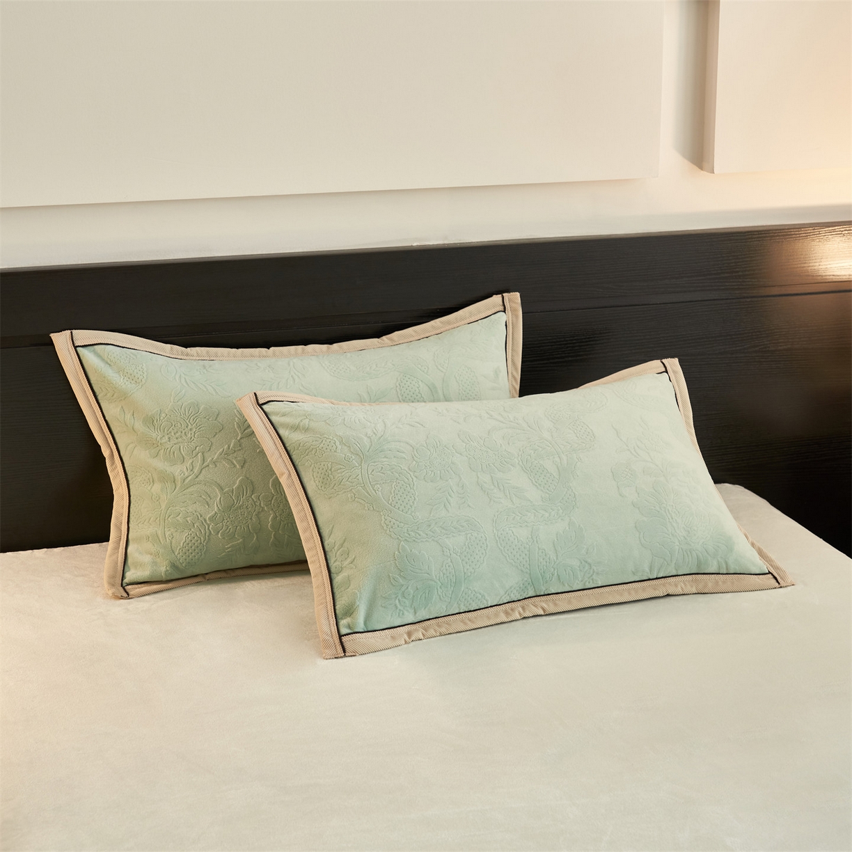 91家纺网 家纺一手货源 找家纺 恒爱家纺 2025新款牛奶绒纯色烂花四件套 雾绕山岚-抹茶绿