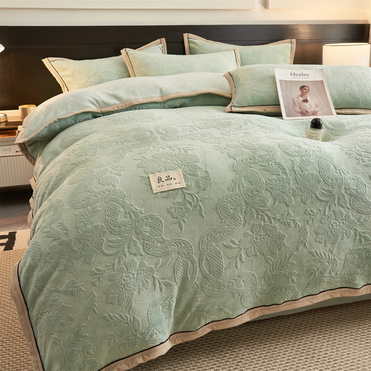 91家纺网 家纺一手货源 找家纺 恒爱家纺 2025新款牛奶绒纯色烂花四件套 雾绕山岚-抹茶绿